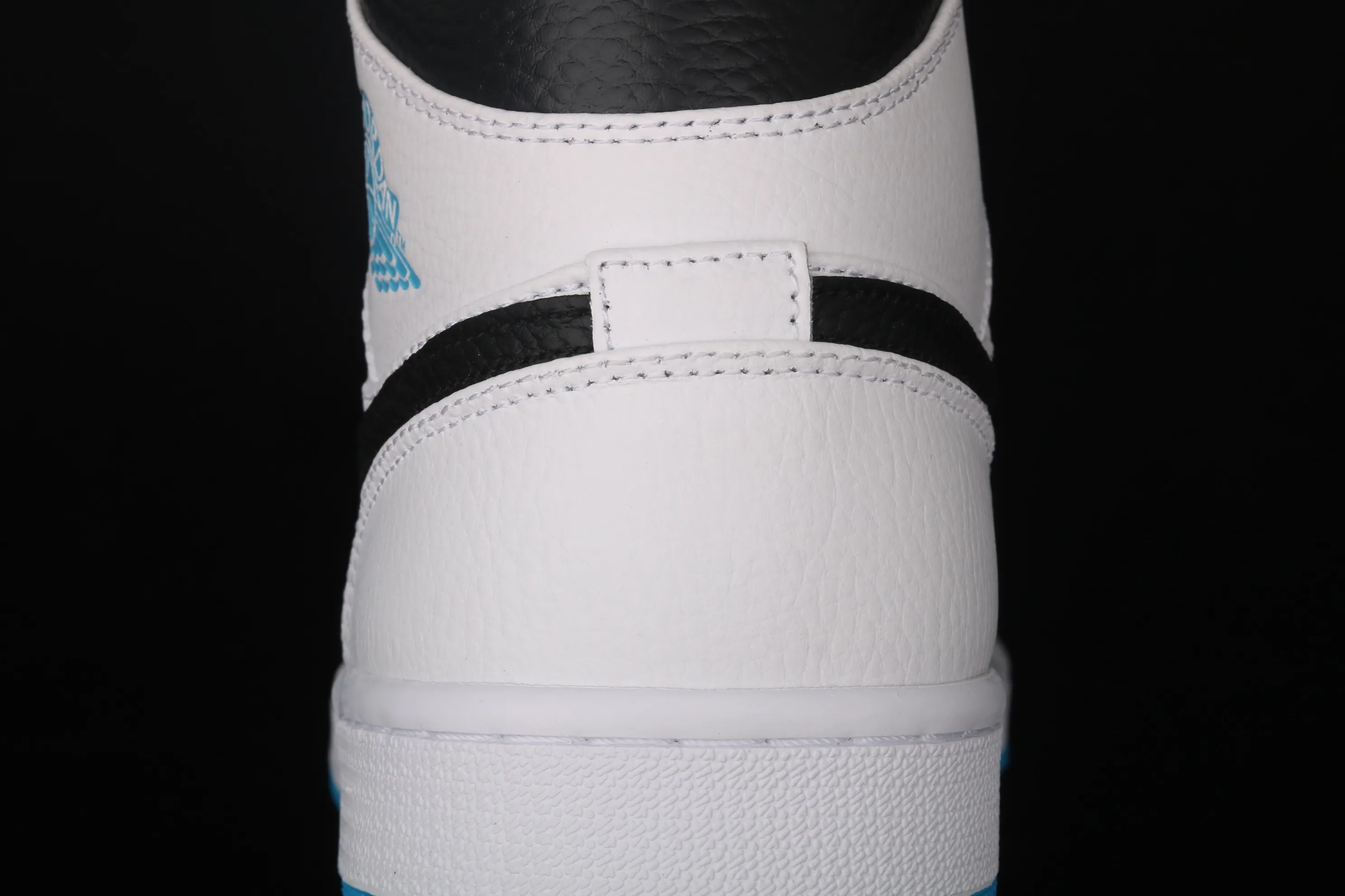 All categories Air Jordan Jordan series basketball shoes Air Jordan 1 Mid Air Jordan 1 Mid AJ1 Joe 1 Zhongbang basketball shoes 554724-141